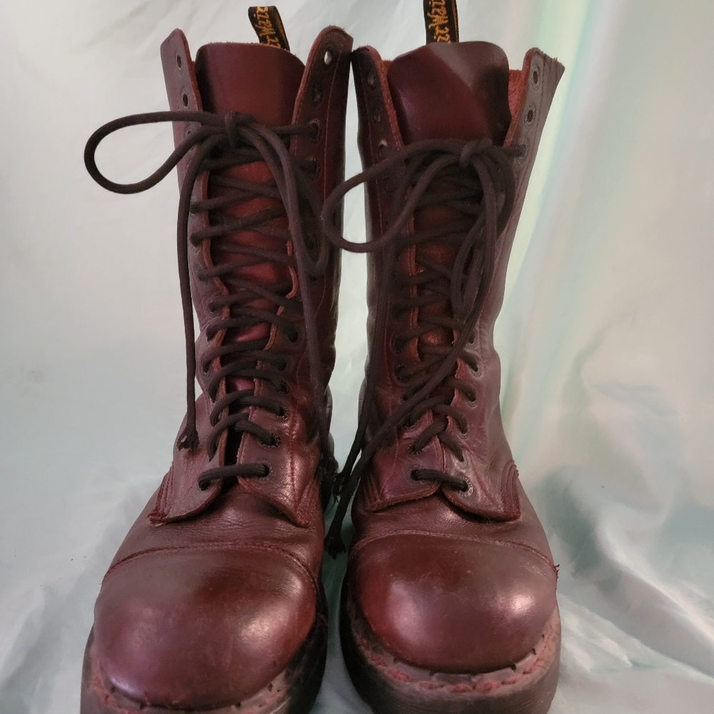 Rare 14 eyelet vintage Dr martens 8267